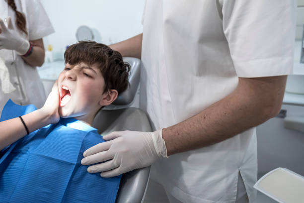 Best Emergency Tooth Extraction in Holtville, CA